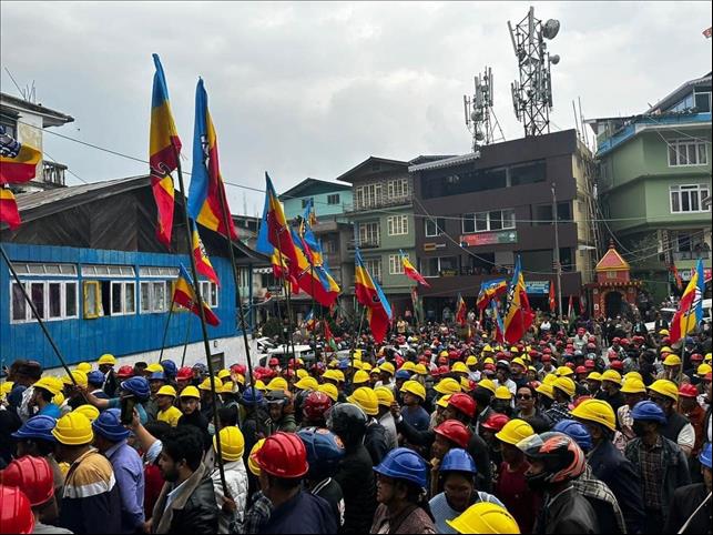 Pawan Chamling Leads Helmet Rally In Protest Of Political Violence In Sikkim