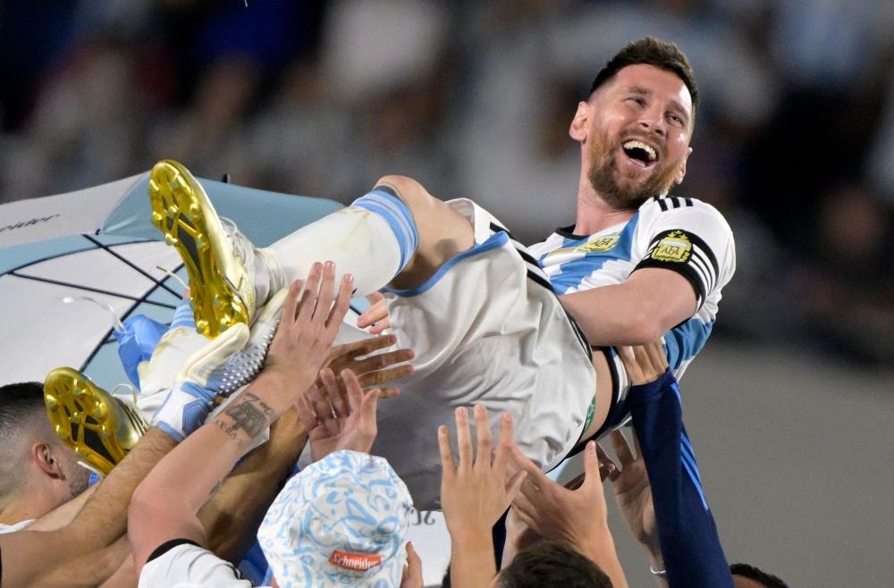Messi Mania Grips Argentina In 1St Match As World Cup Champs