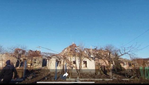 One Person Killed, Four More Injured As Invaders Shell Kherson Region's Community
