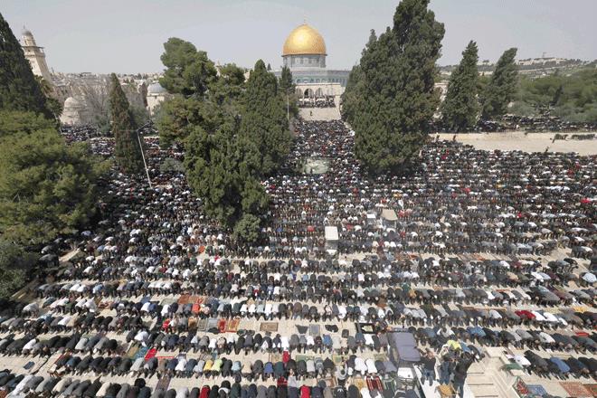 Muslims Pray At Jerusalem's Al Aqsa At Start Of Ramadan