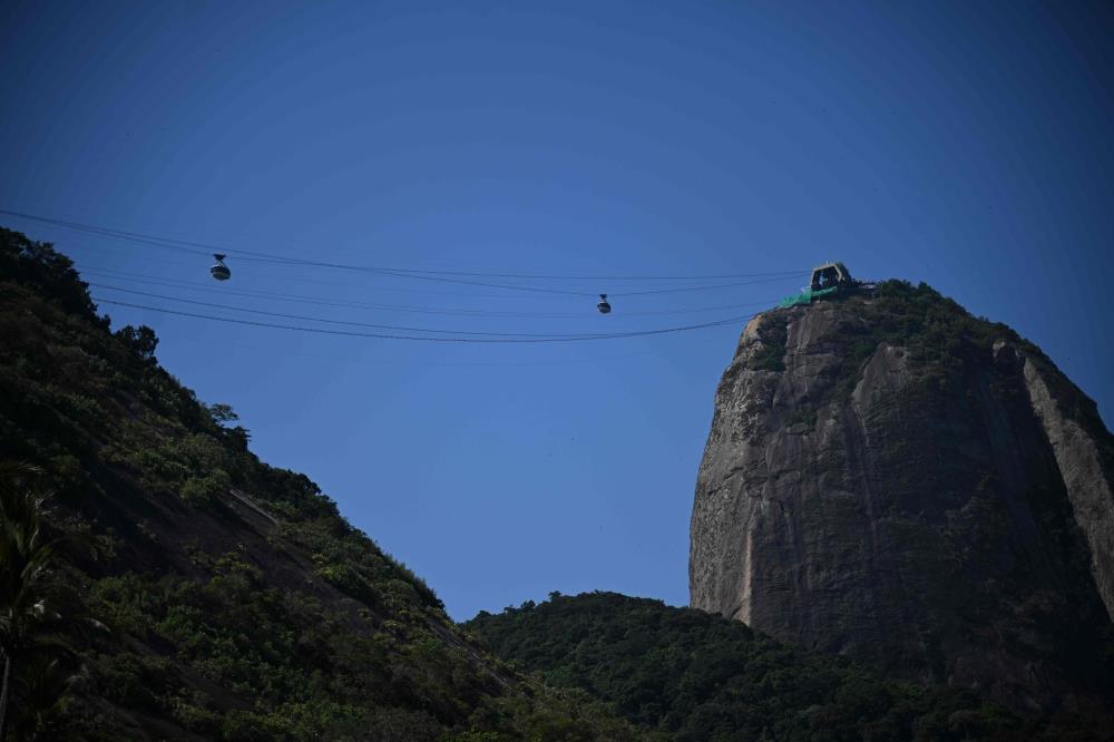 Residents Protest Zipline On Rio's Iconic Sugarloaf Mountain