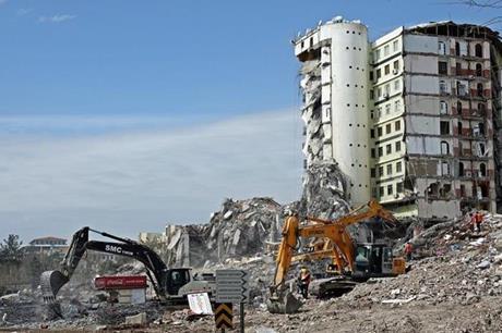 نائب أردوغان: استكمال إزالة أنقاض الزلزال بحلول العيد وأنطاكية بعده بأسبوعين