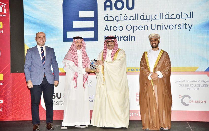 الجامعة العربية المفتوحة تحصد جائزة تأهيل الطلاب الخريجين لسوق العمل