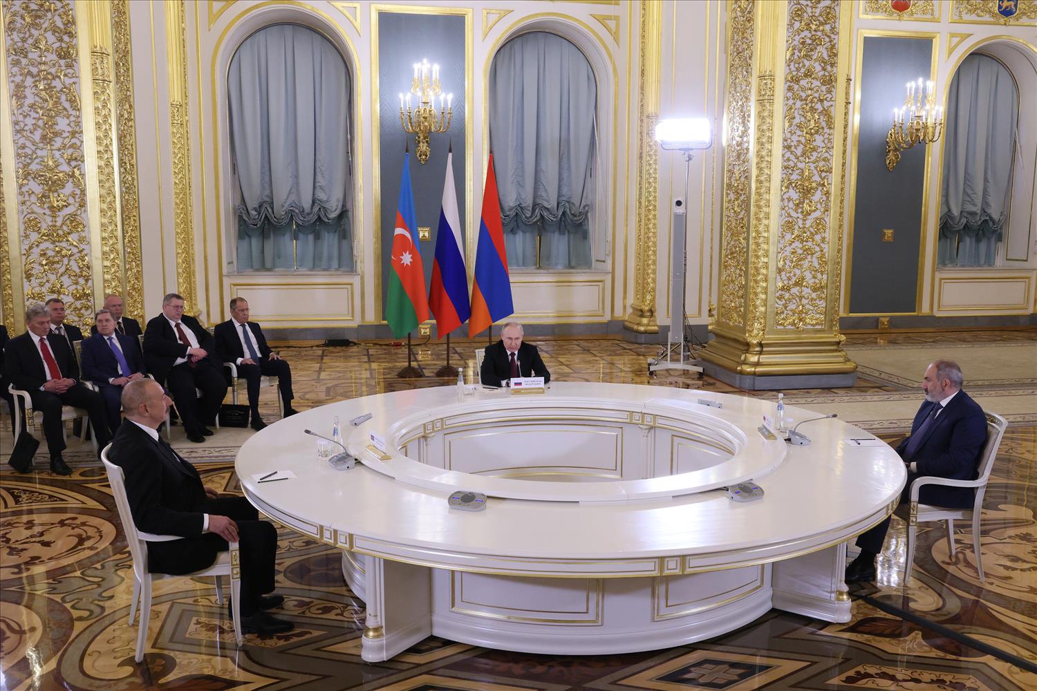 التفاؤل يسيطر على محادثات أرمينيا وأذربيجان في موسكو