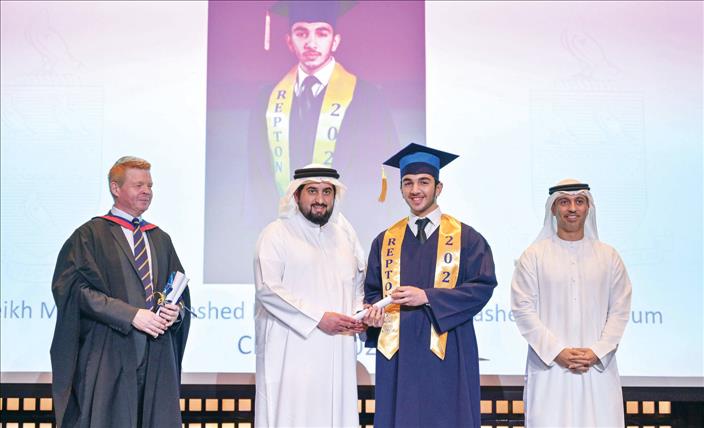 أحمد بن محمد يشهد تخريج مدرسة «ريبتون» في دبي
