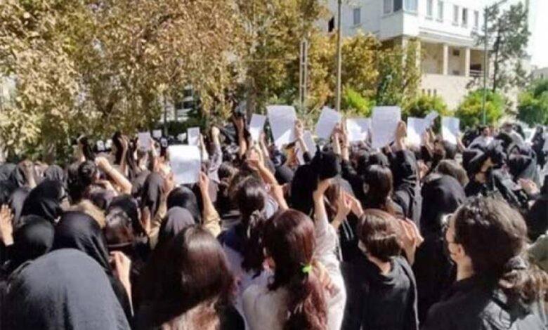 Peshawar Students Protest Takeover Threat To Women's Commerce College