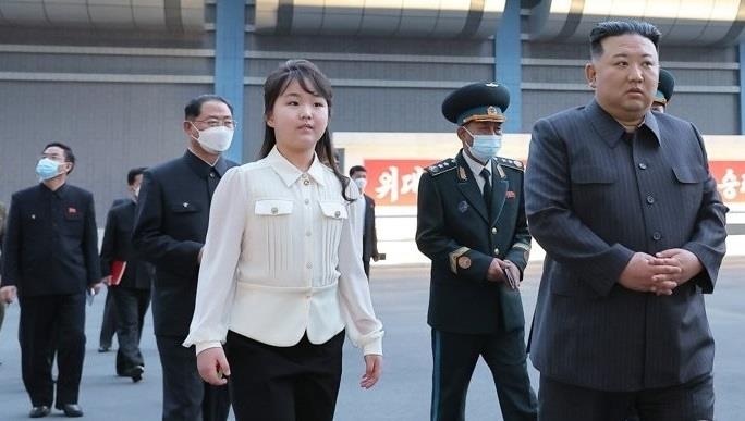  Kim Jong-Un's Daughter Seen In Public 'Could Inherit His Power' 