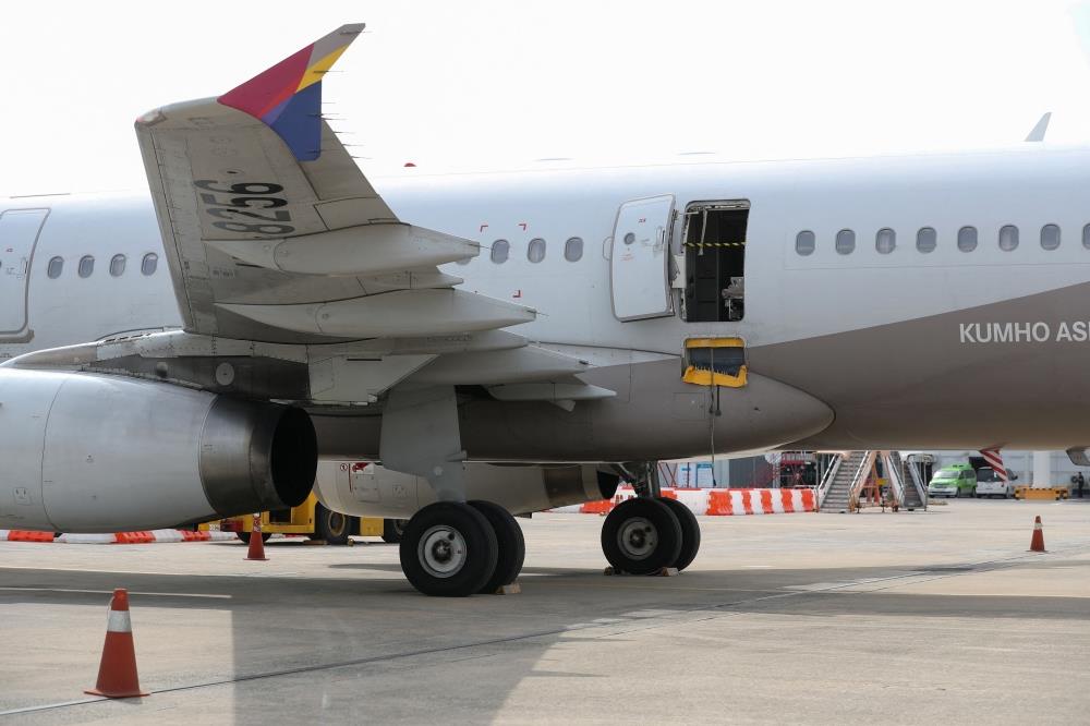 South Korean Passenger Plane Flies With Open Door, Lands Safely