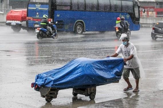  Typhoon Mawar Weakens, Heavy Rain To Persist In Philippines 
