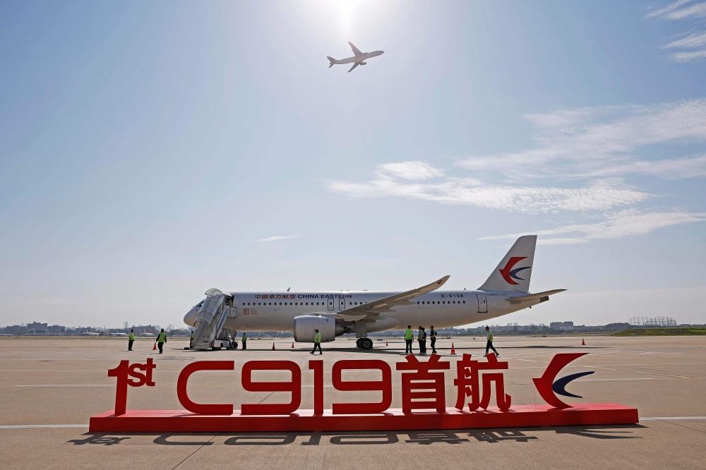 China's First Homegrown Passenger Jet Makes Maiden Commercial Flight