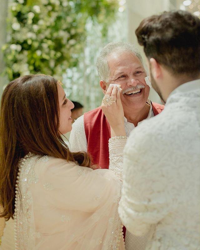  Parineeti Wipes Her Father's Tears During Her Engagement With Raghav Chadha 