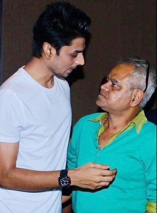 Vikram Pratap Opens Up On Going From Sanjay Mishra's Dialect Coach To His Co-Actor 