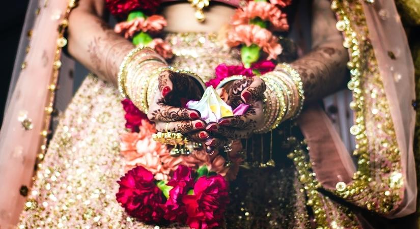  Seven Days After Wedding, Woman Runs Away With Cash, Jewellery In Kanpur 