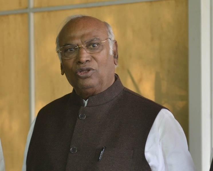  PM Gives Lectures On Respect For Women, Protects Those Accused Of Harassing Them: Kharge (Ld) 