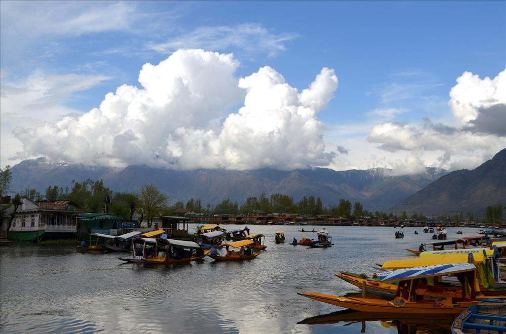  Cloudy Sky With Rain & Thunder Likely In J&K Today 