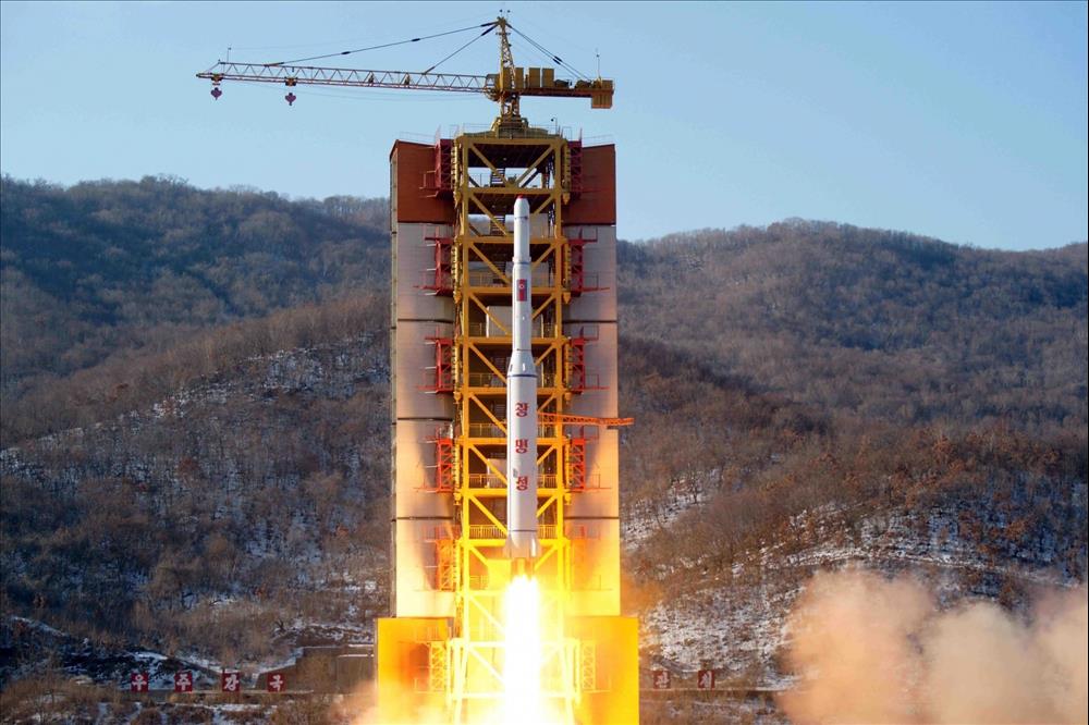  N.Korea Says Spy Satellite Crashes Into Sea 