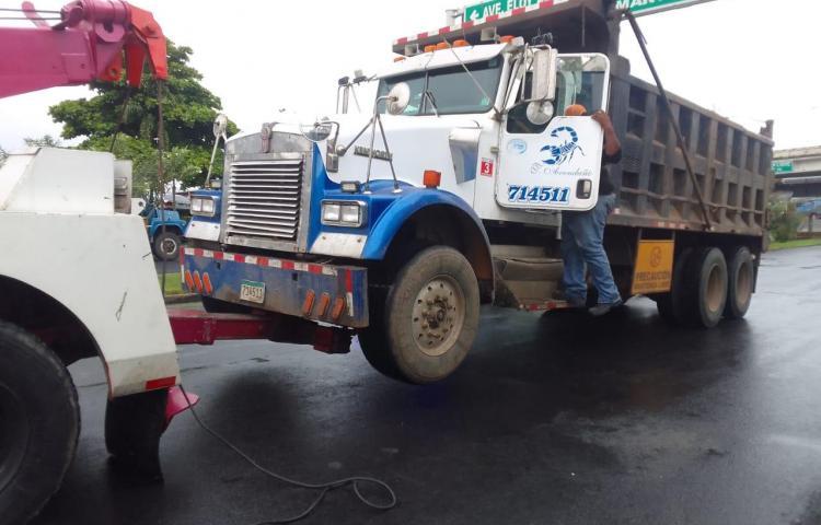 29 Dump Truck Drivers Arrested After Closing Cinta Costera