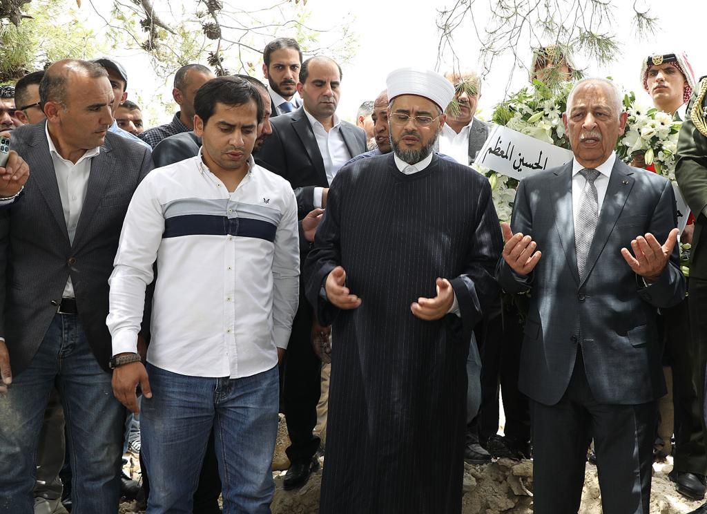 Deputizing For King, Issawi Attends Funeral Of Ali Al-Fazza