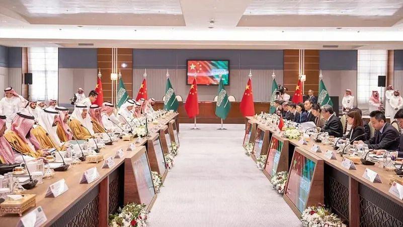Saudi, China Energy Officials Discuss Sector Role In Vision 2030, Belt And Road Plan
