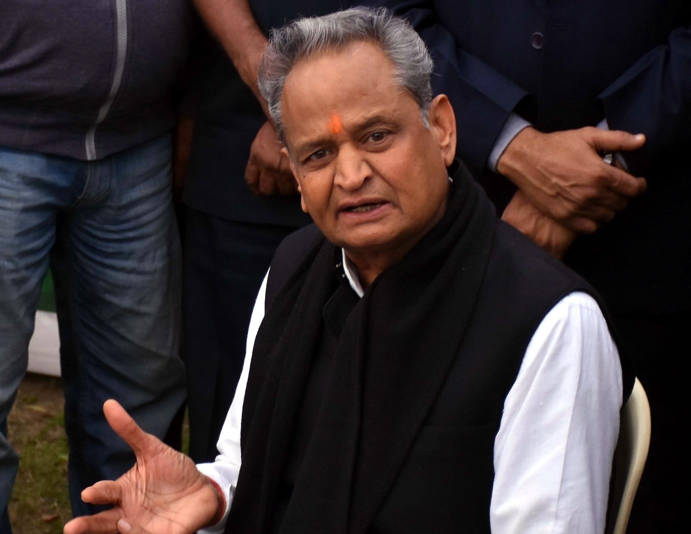  Gehlot Throws Mike At Barmer Dist Collector After It Malfunctions 