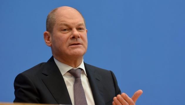 Scholz Goes Harsh On Pro-Russian Protesters Booing Him At Event