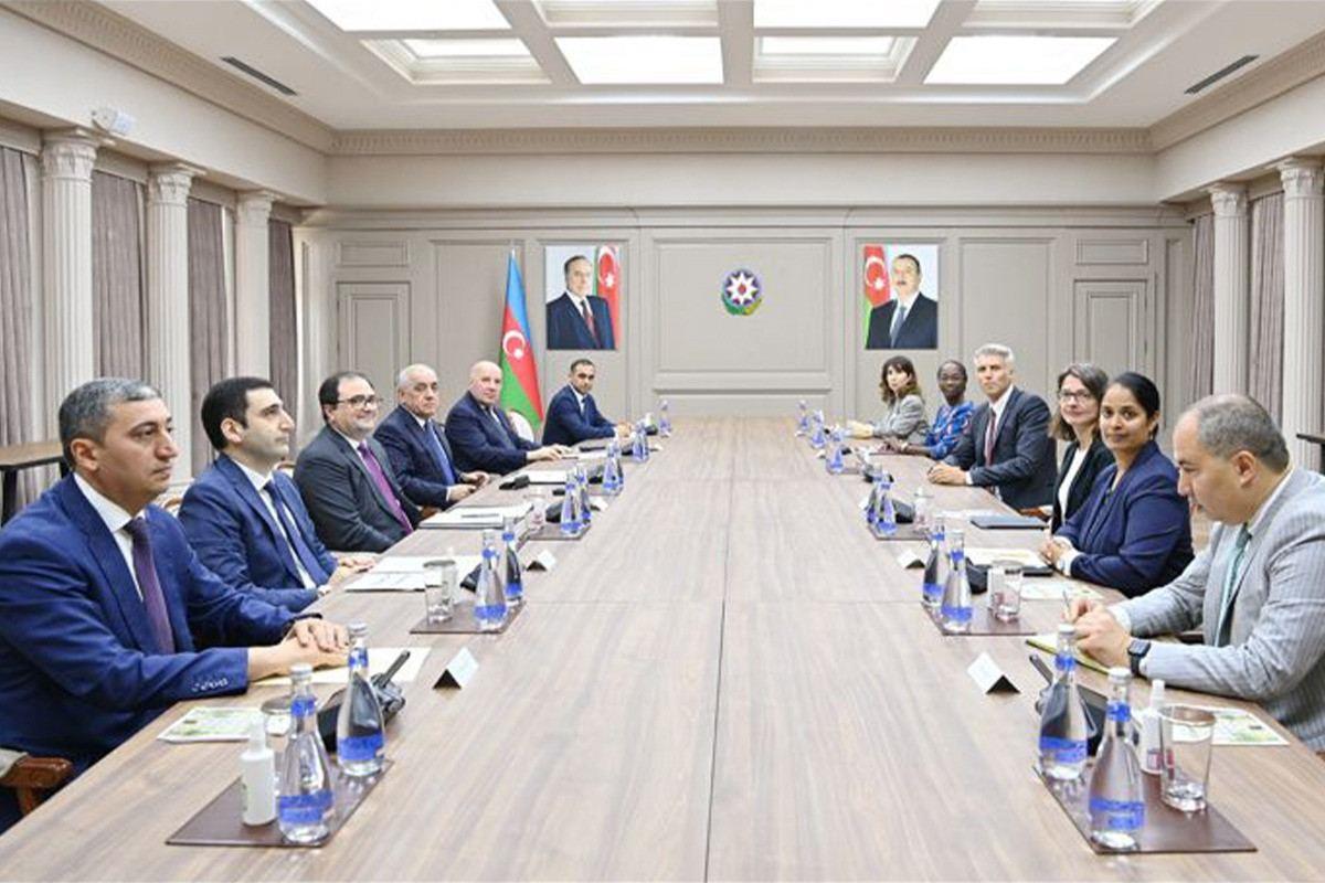 Azerbaijani PM Meets Delegation From World Bank