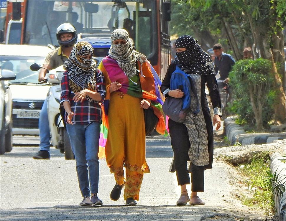  Scorching Heatwave Grips Parts Of India As Monsoon Arrives Late 