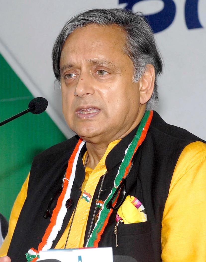  Can Shashi Tharoor Step Into Seasoned Congressman Oomen Chandy's Shoes? 