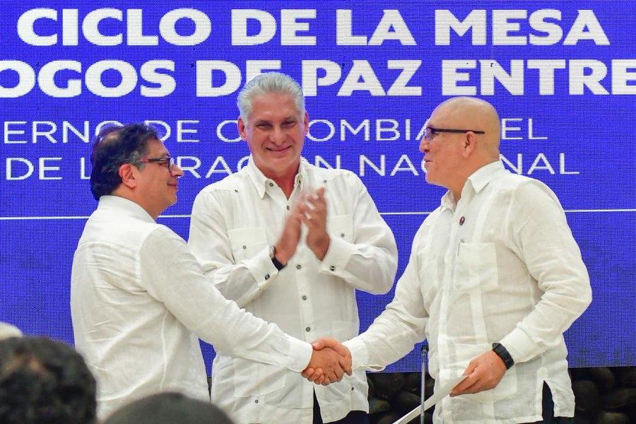  Colombian Govt, Guerrilla Group Sign 6-Month Ceasefire 
