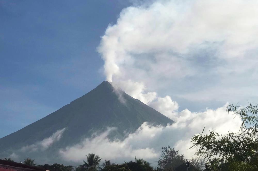 Philippines' Mayon Volcano Forces People To Evacuate As Fear Of Eruption Magnifies