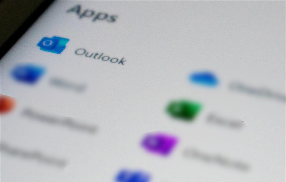 New AI-Enabled Outlook App To Replace Mail, Calendar Apps On Windows 11 ...