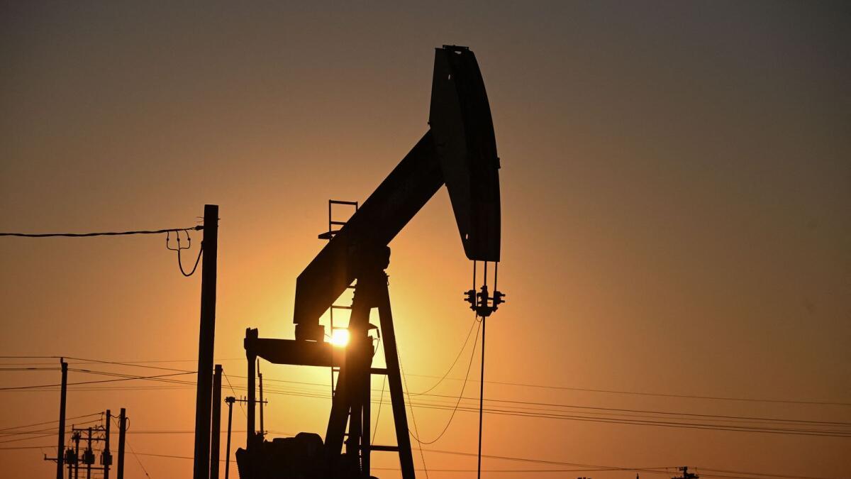 Oil Edges Higher On Lower Us Crude Stocks, Cautious Outlook | MENAFN.COM