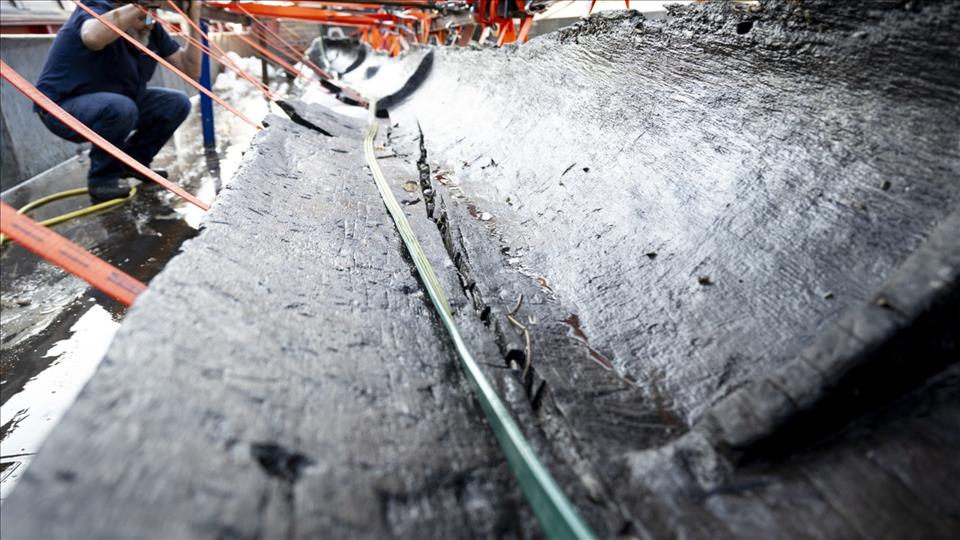 A 2,500-Year-Old Canoe Discovered In Swiss Lake