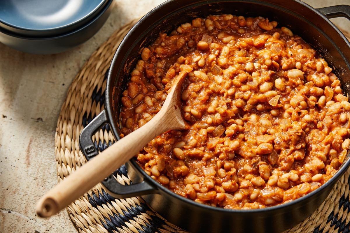 Baked Beans Sweetened With Dates Are A No-Added-Sugar Dream Come True ...