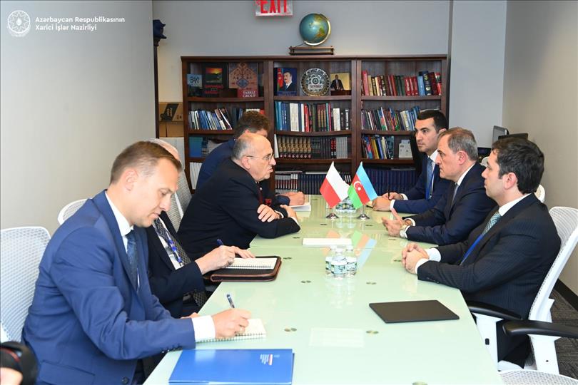 Azerbaijani FM Meets Polish Counterpart (PHOTO)
