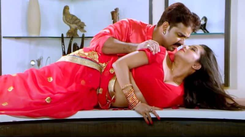 Pawan Singh Monalisa Xxx Video - Monalisa SEXY Video: Bhojpuri Actress, Pawan Singh's Bedroom Romance On  'Pala Satake' Goes Viral-WATCH | MENAFN.COM
