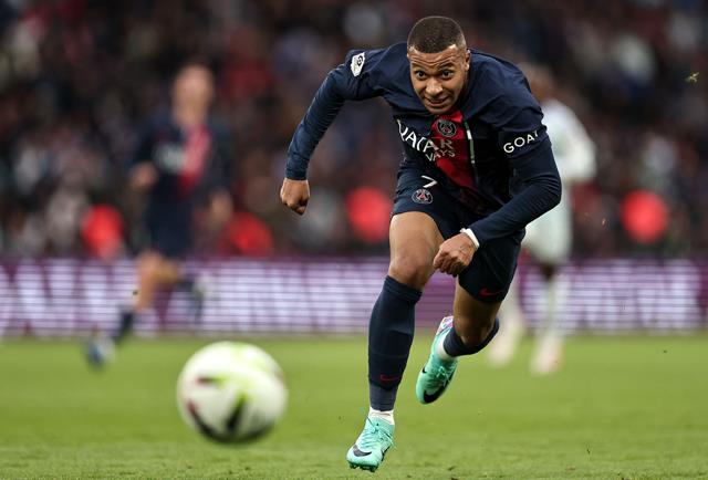 French connection strikes as PSG beat AC Milan to go top