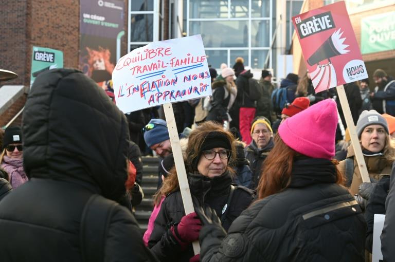 Hundreds of thousands of civil servants go on strike in Quebec