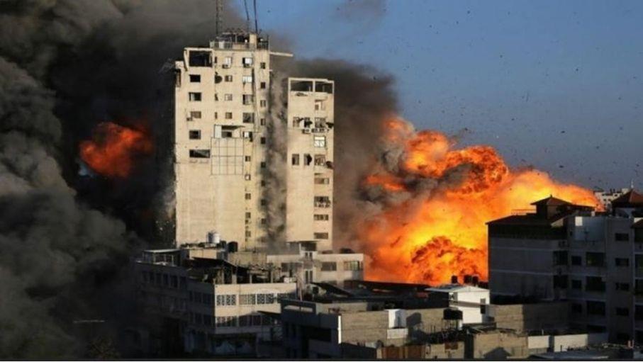عشرات الشهداء وانقطاع الاتصالات في غزة