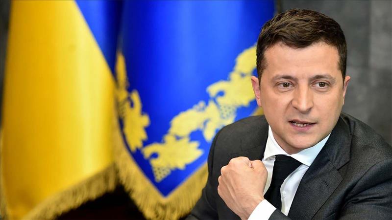 زيلينسكي يحذر القيادة العسكرية في أوكرانيا من الطموحات السياسية