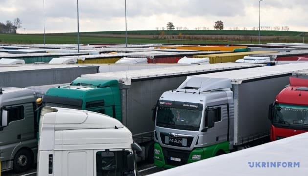 Slovak Carriers Block Vyšné Nemecké Checkpoint On Ukraine Border