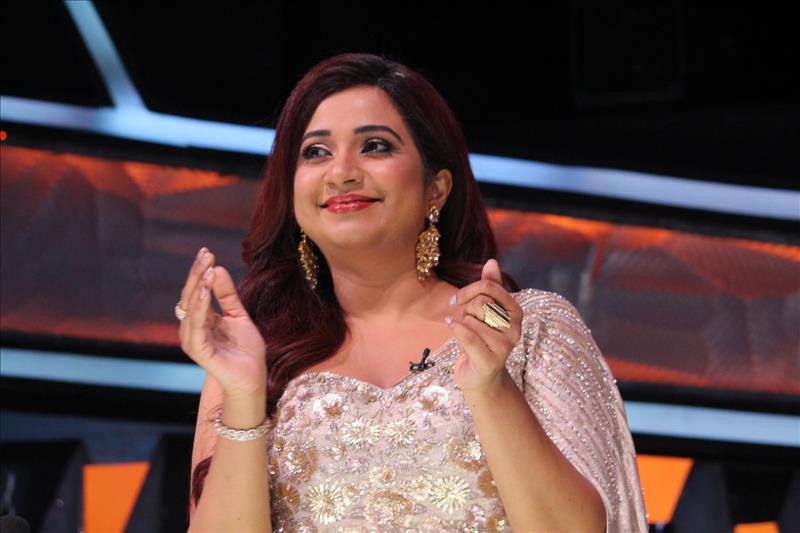 Shreya Ghoshal Applauds 'Indian Idol 14' Contestant's Performance Of 'Aye Mere Humsafar'