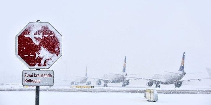 Heavy Snowfall Forces Cancellation Of 760 Flights At Munich Airport
