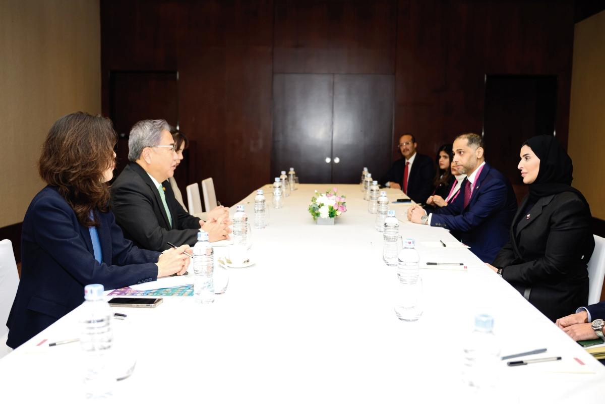 Al Misnad, Korean Foreign Minister Hold Talks