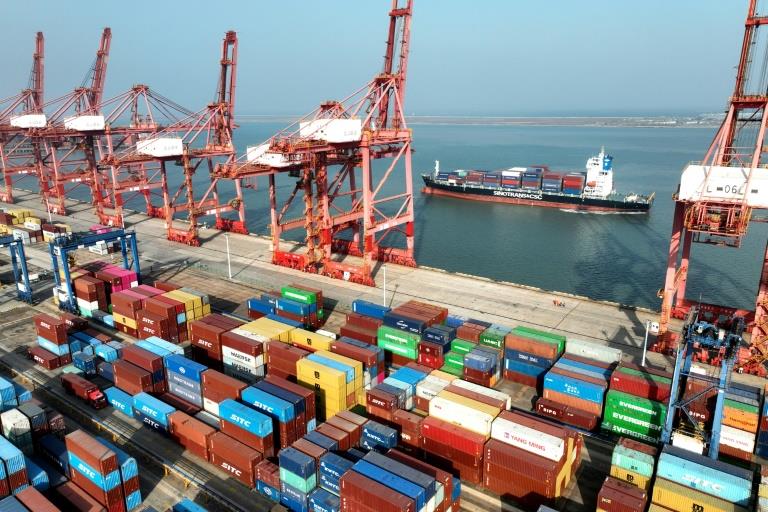China says exports rise for first time in seven months