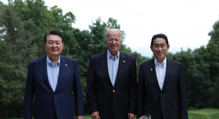 S.Korea Pushing To Host Trilateral Summit With US, Japan Next Year