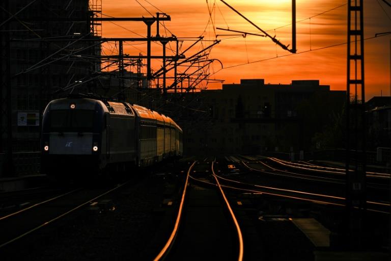 Reborn night train links Berlin and Paris