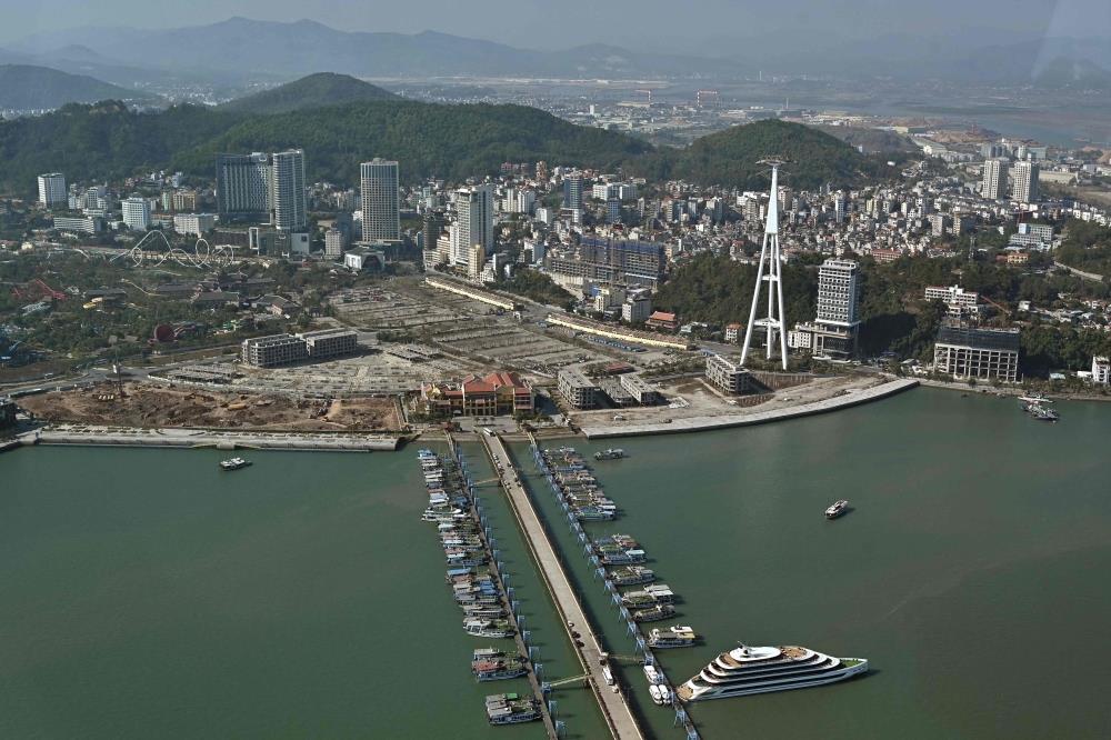 Vietnam's Ha Long Bay losing its hue