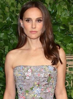 Natalie Portman Calls Method Acting 'Luxury That Women Can't Afford' Natalie Portman Calls Method Acting 'Luxury That Women Can't Afford'