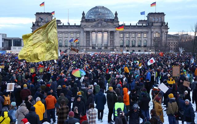 Tens Of Thousands Flood Protests Against Far-Right In Germany | MENAFN.COM